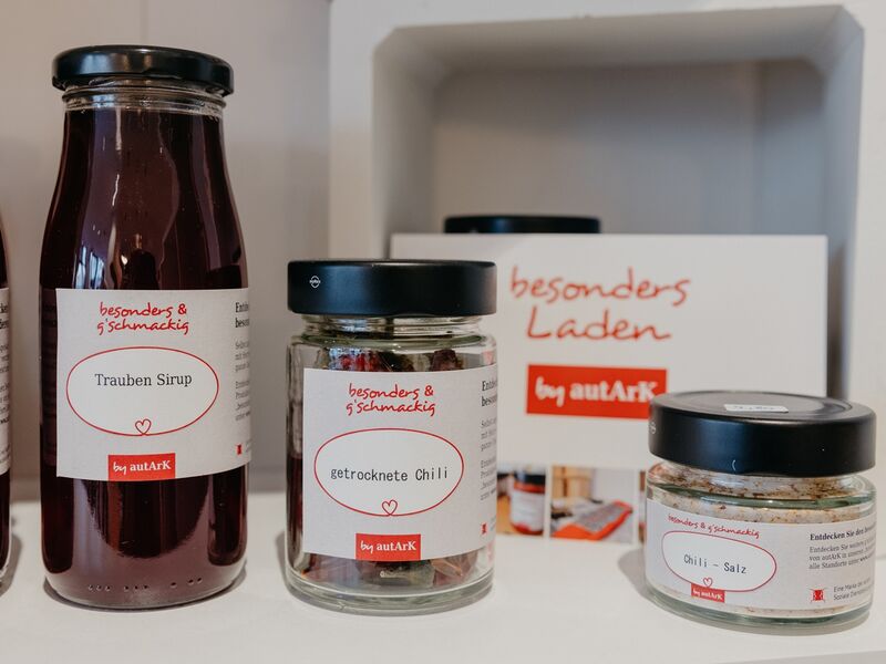 Trauben Sirup, getrocknete Chili und Chili-Salz der Produktlinie besonders & g`schmackig